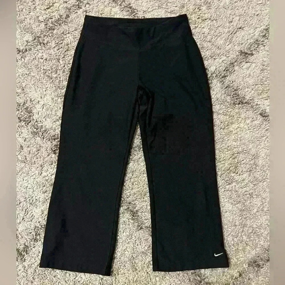 Nike Pants - Nike capris size S wide leg capris-very flattering (SKU K119)